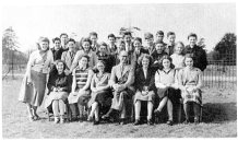 BROXBOURNE SCHOOL POSED GROUP TEACHERS & PUPILS 1940s